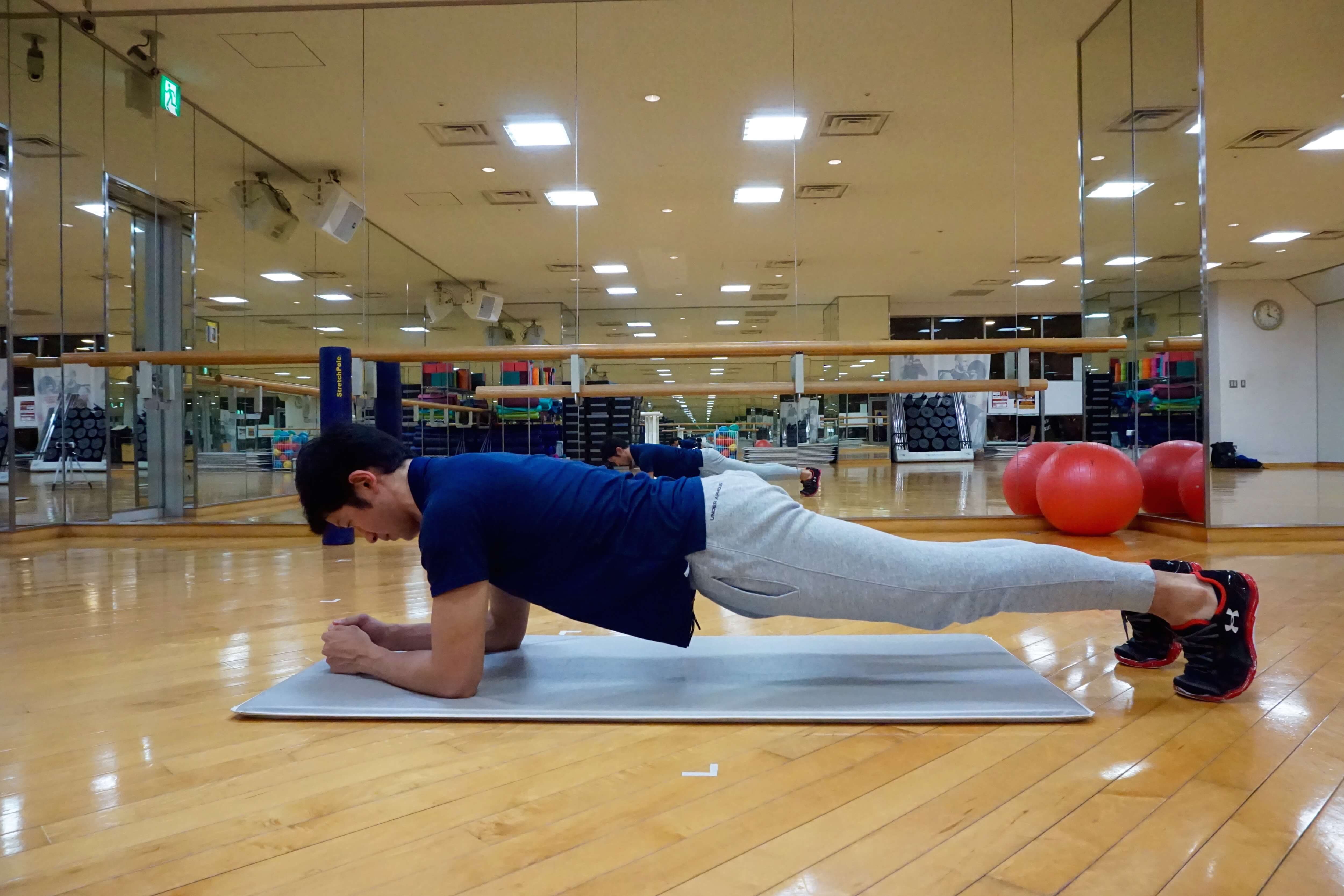 腹筋を鍛える体幹トレーニング Fit Axis｜筋トレ初心者をプロトレーナーがナビゲートするブログマガジン
